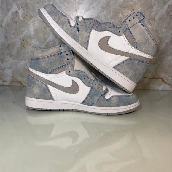 Jordan 1 Hyper Royal(UA) Size 12 - Picture 3 of 4